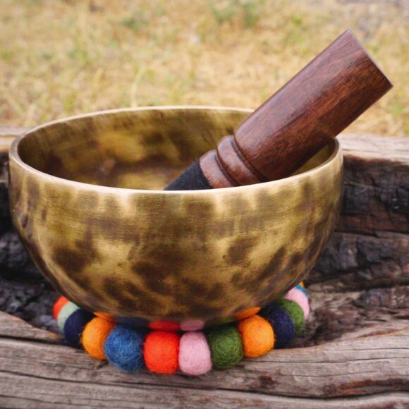 Authentic Brass Singing Bowl (Tiger Pattern) w/ Felt Stand & Journal ✨ - Picture 4 of 6